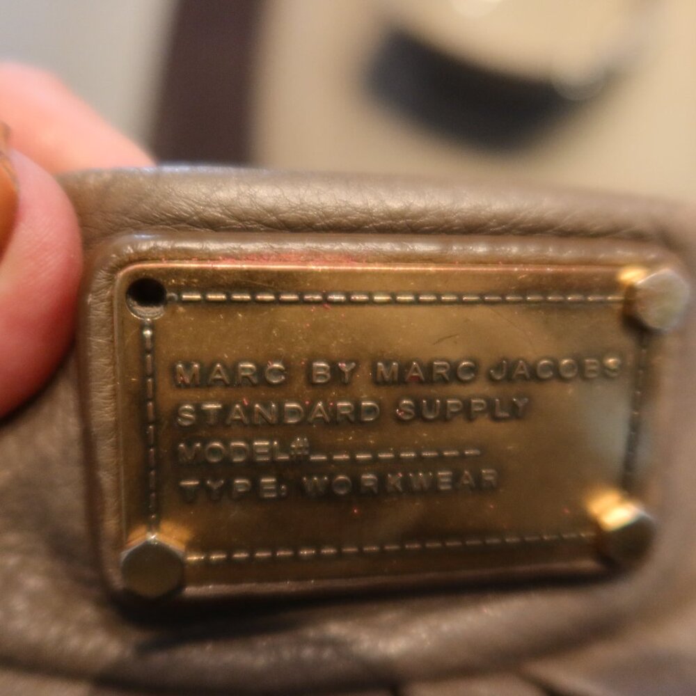 Marc By Marc Jacobs brownish grey classic leather Q Hillier hobo handbag/purse - Picture 13 of 16